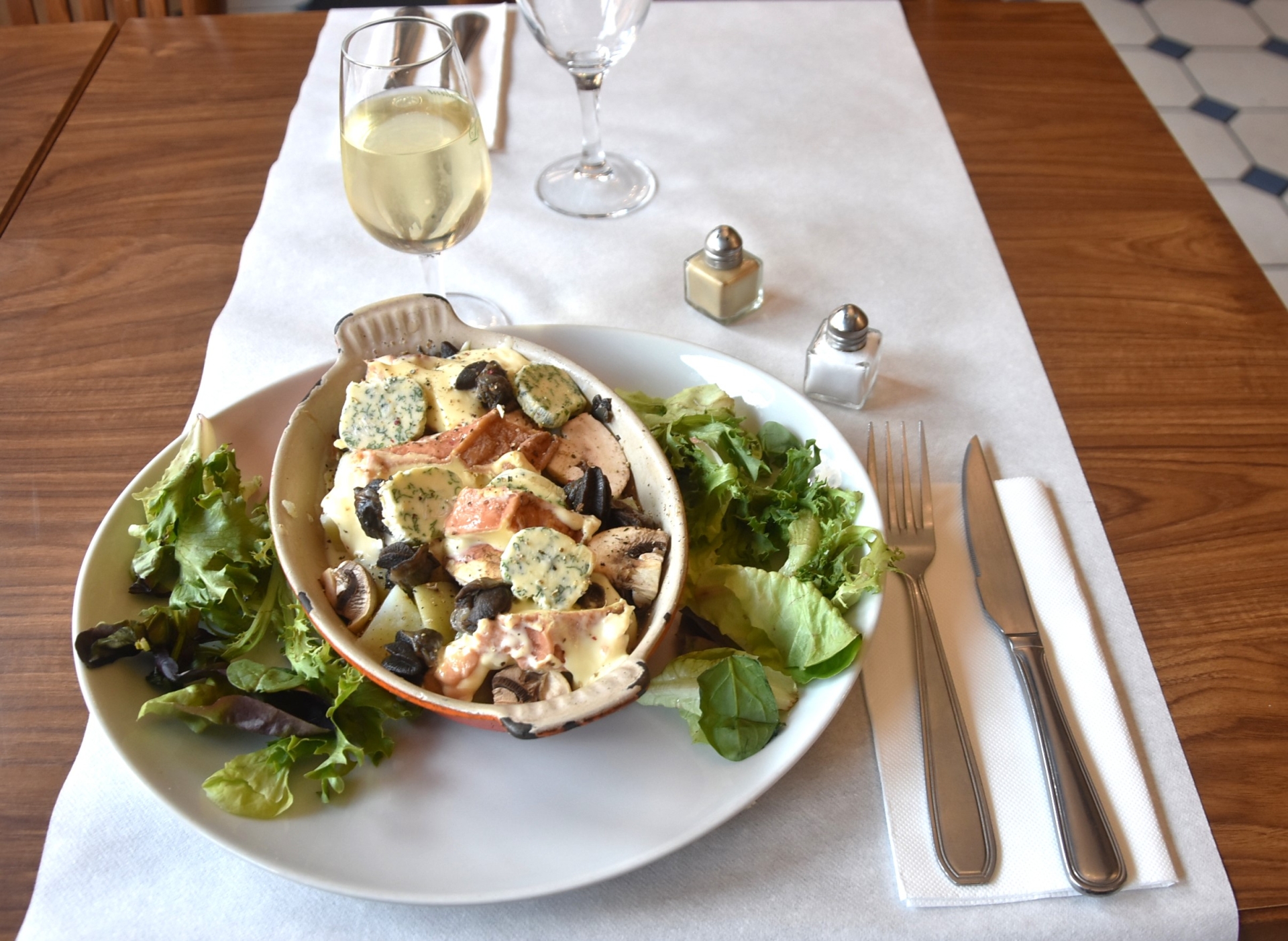 , Le Chef de la Brasserie « Le Verre Galant », référencée sur le Gault & Millau depuis 2018, a changé sa carte