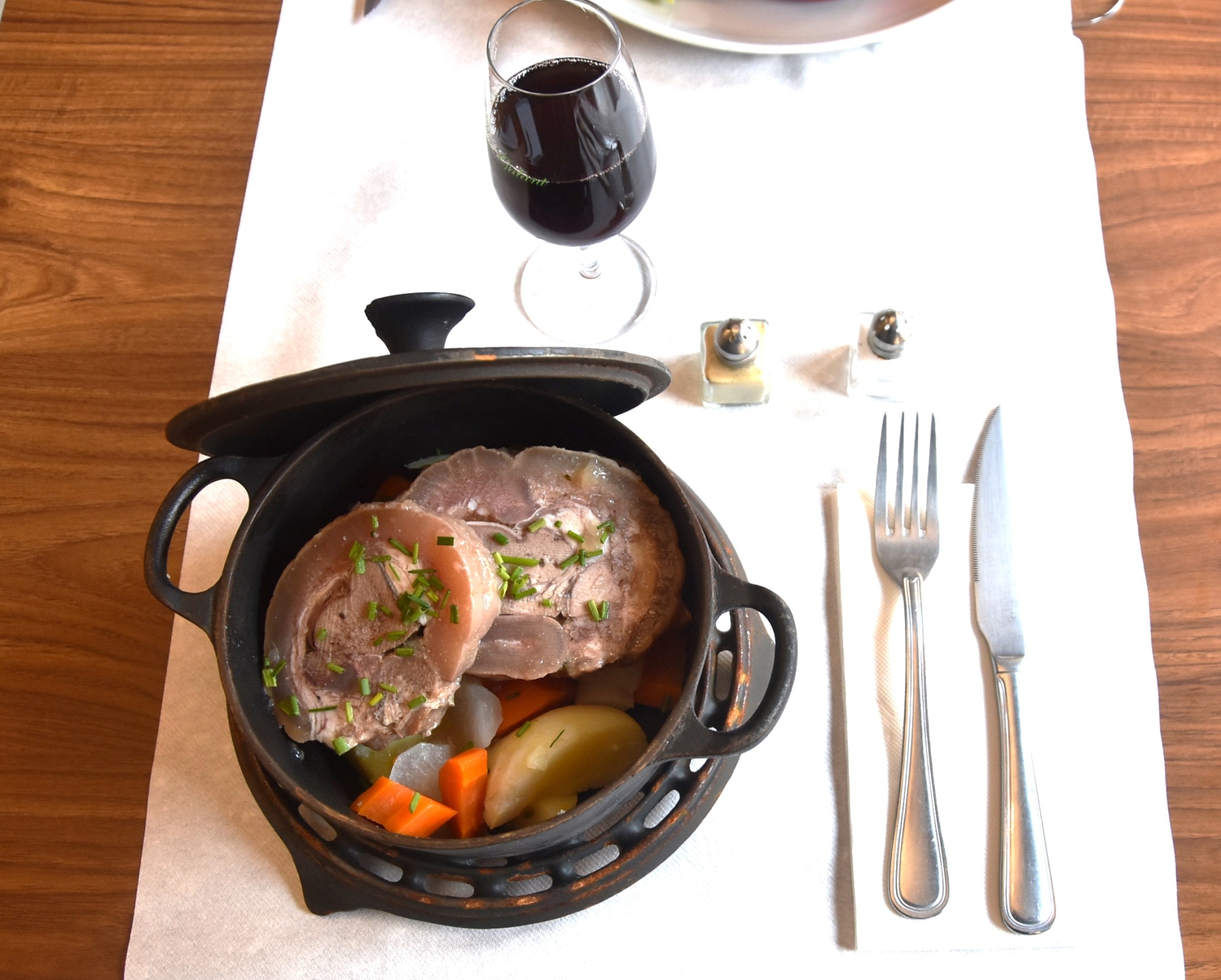 , Le Chef de la Brasserie « Le Verre Galant », référencée sur le Gault & Millau depuis 2018, a changé sa carte